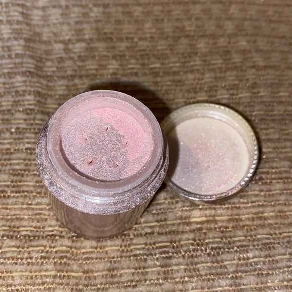 💖🤍💖EUC Tony & Tina Miracle Pink Eyeshadow- Universal Dust - Picture 4 of 8